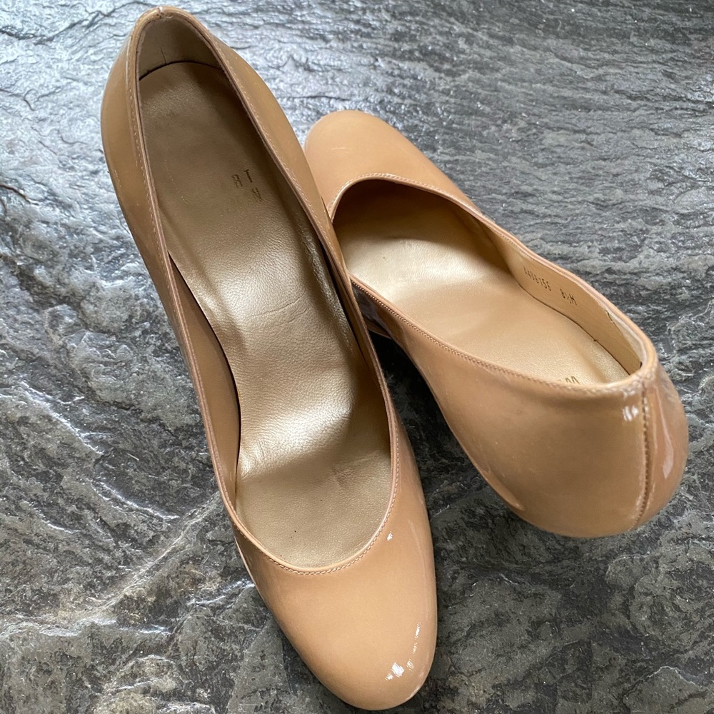 Stuart Weitzman nude pumps